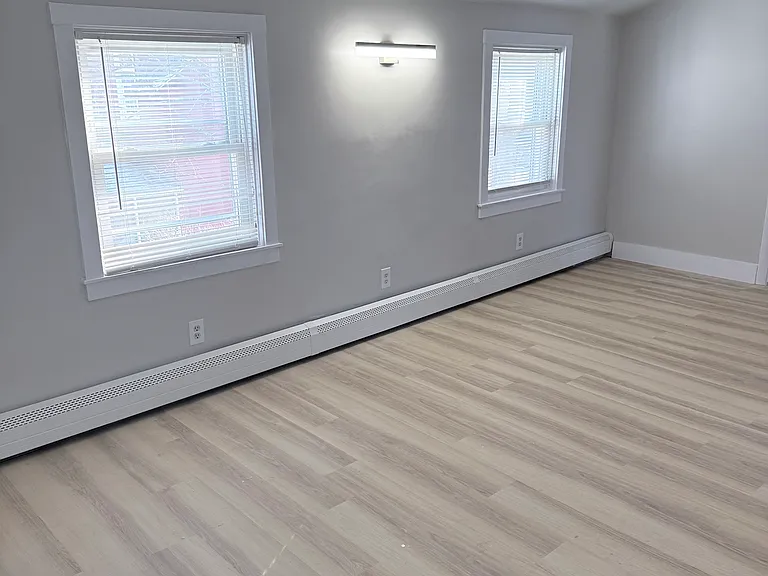 1 Tryon Ave — Photo 7