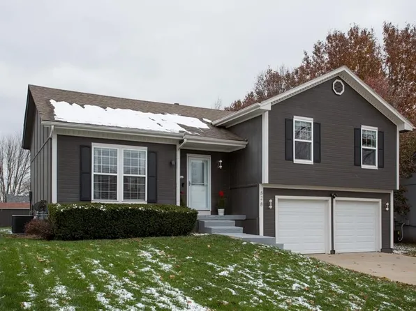 828 NE Aaron Dr, Lees Summit, MO 64086