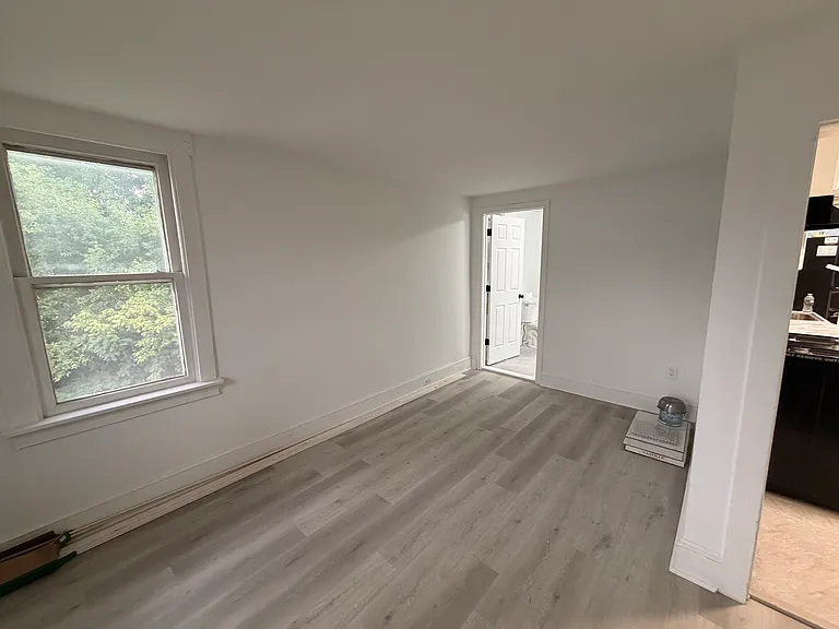138 W Camden Ave #C — Photo 8