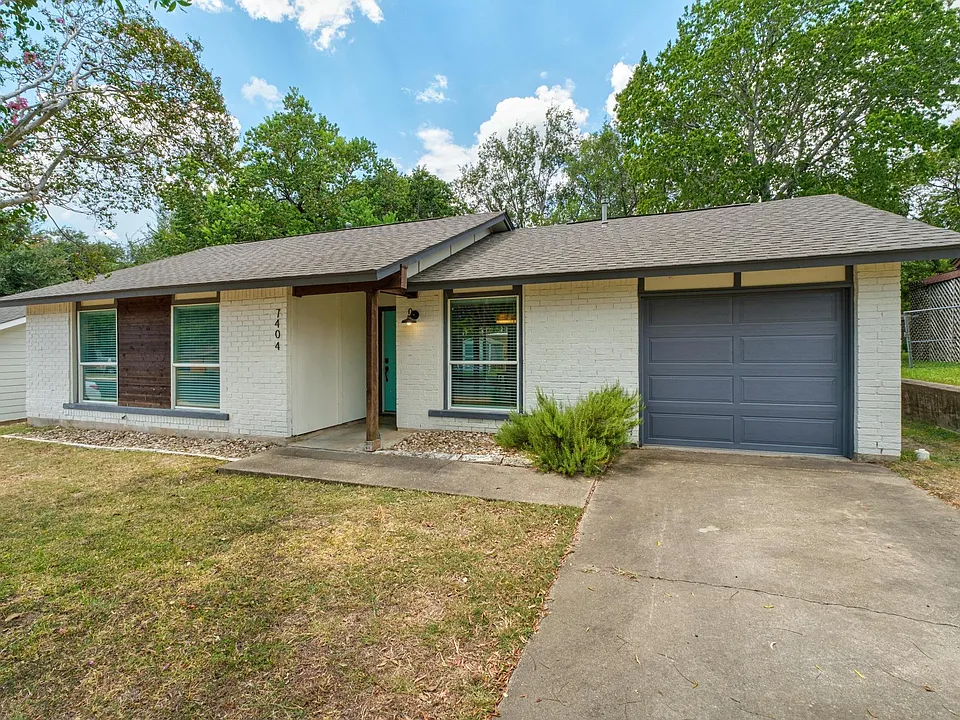 7404 Lunar Dr
