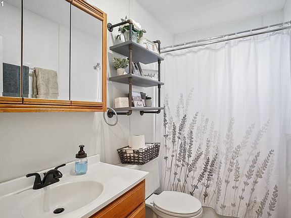 5th image of 2911 Fairmount Ave