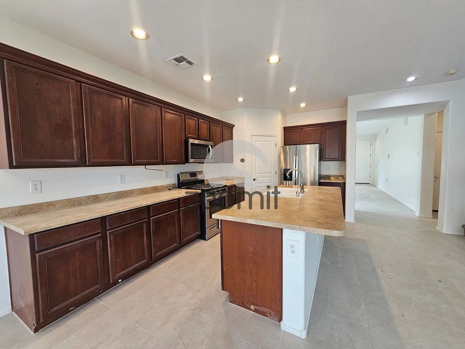 5 bed, 3388 sqft, $2,295 — Photo 3