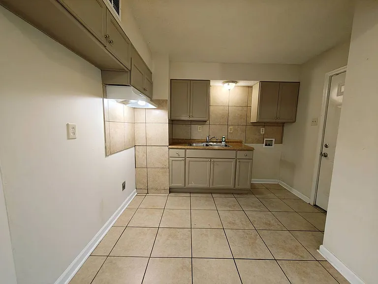 580 Blackhawk Rd — Photo 4