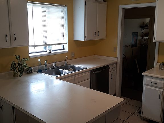 3rd image of 380 Court St