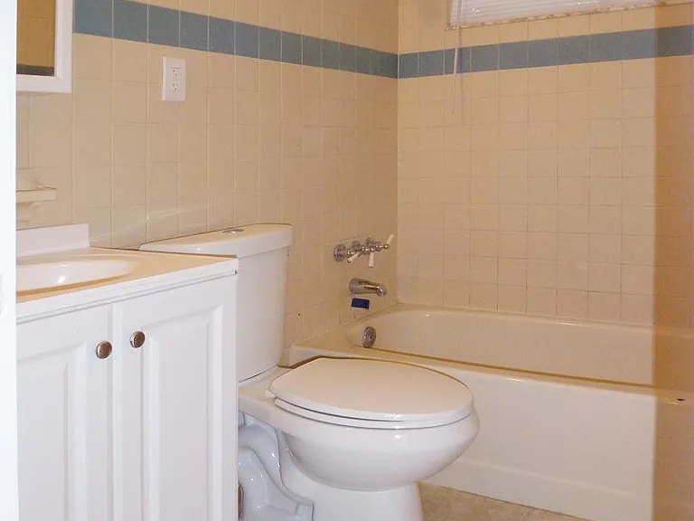 Front main full bath