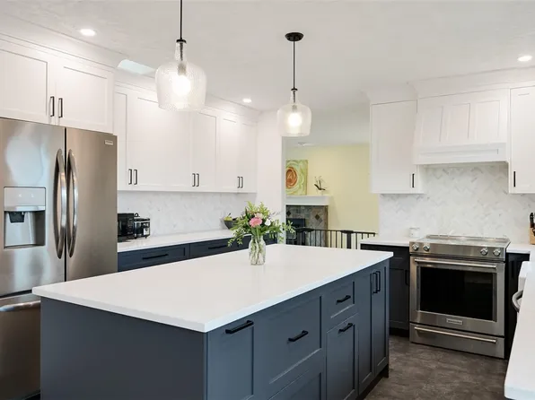 1290 Lidgate Ct, Saanich, BC V8Z 7E3