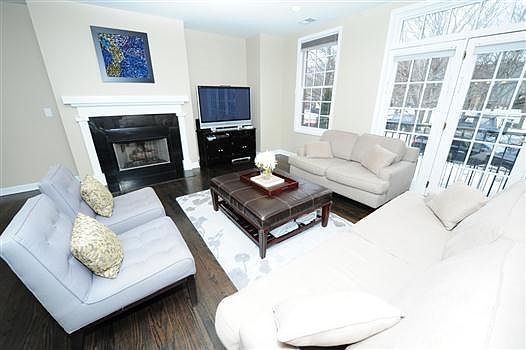 4th image of 2237 N Oakley Ave