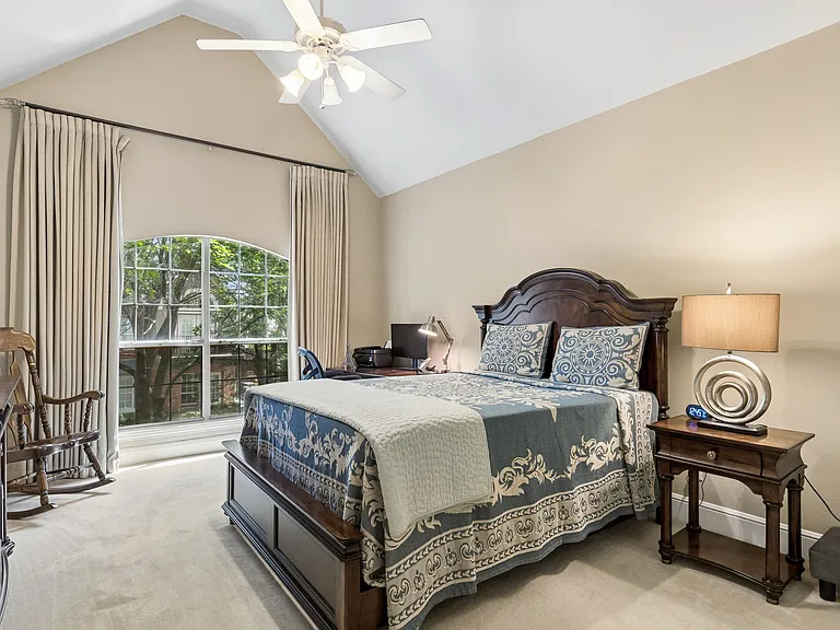 4147 Towne Green Cir — Photo 14