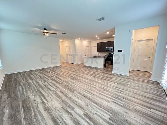 4th image of 2605 Warren Ln