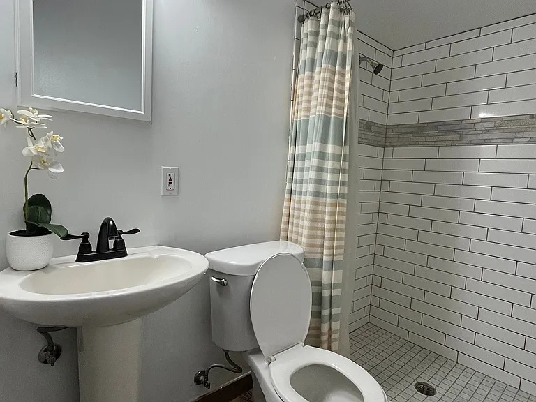 1040 Marjorie St #4 — Photo 4