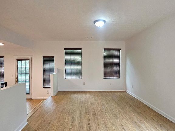 4th image of 5851 Giles Rd