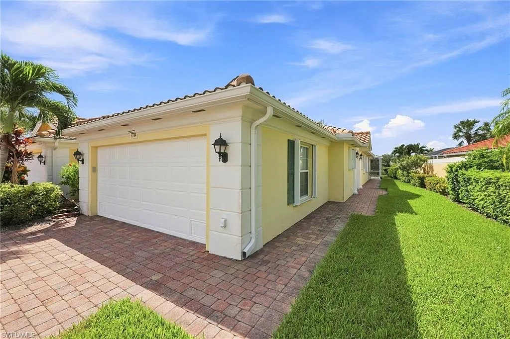 2 bed, 2.0 bath, 1540 sqft, $5,500 — Photo 2