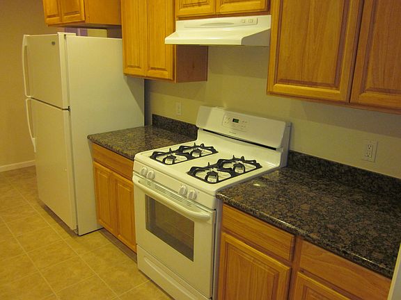 4th image of 224 Azalia Dr