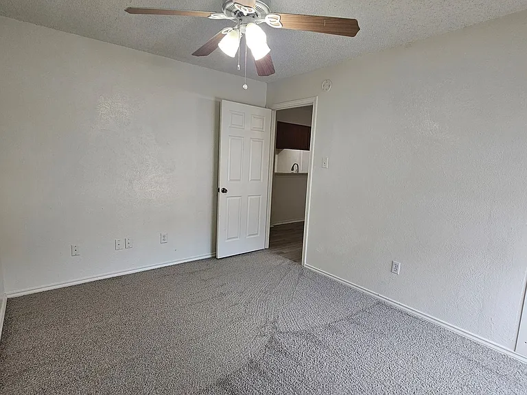 3024 N Bell Ave — Photo 4