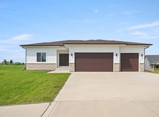 542 Bella St, West Des Moines, IA 50266