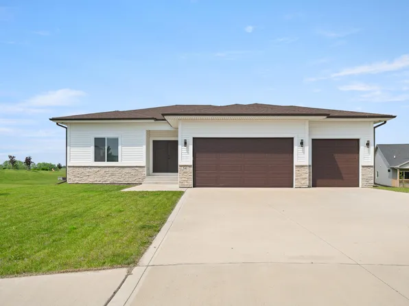 542 Bella St, West Des Moines, IA 50266