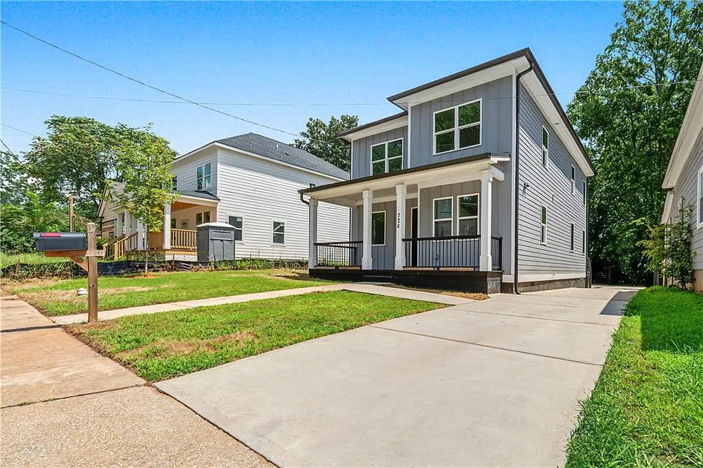 4 bed, 3.0 bath, 2662 sqft, $3,500 — Photo 2