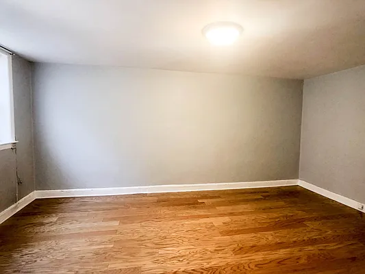 Rented by Realty 2000 Corp | media 4