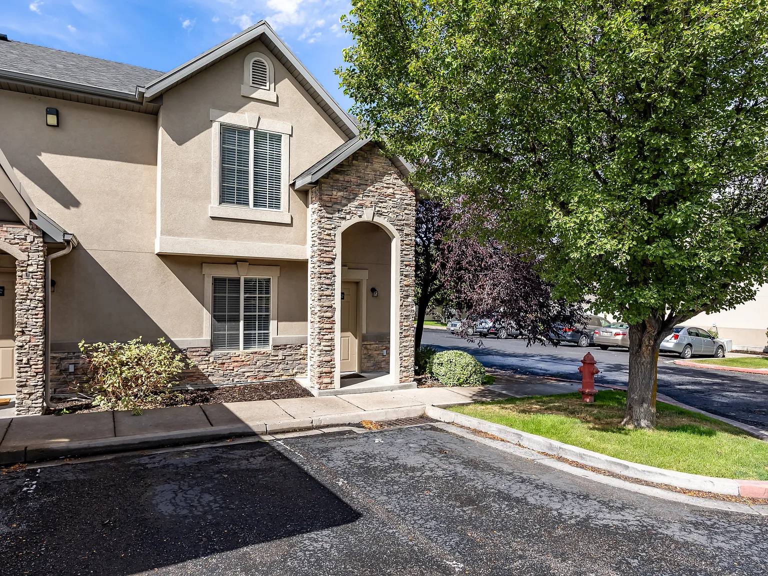 3 bed, 2.5 bath, 1423 sqft, $1,500 — Photo 3