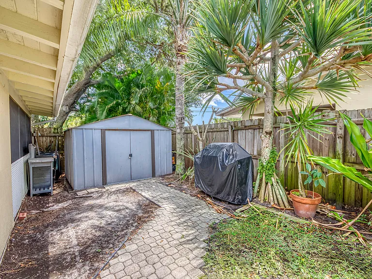 404 S Caloosahatchee Ave — Photo 30
