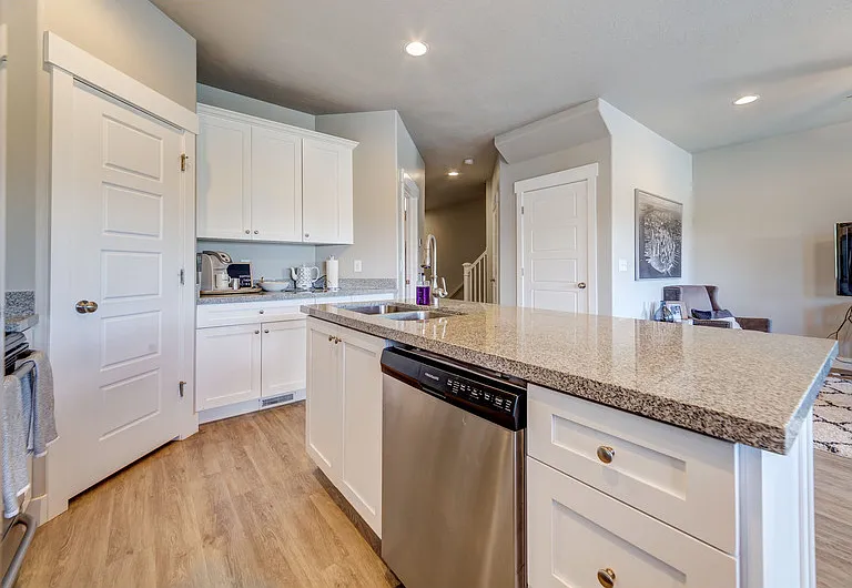 687 S 1840 W #MASTER ROOM — Photo 10