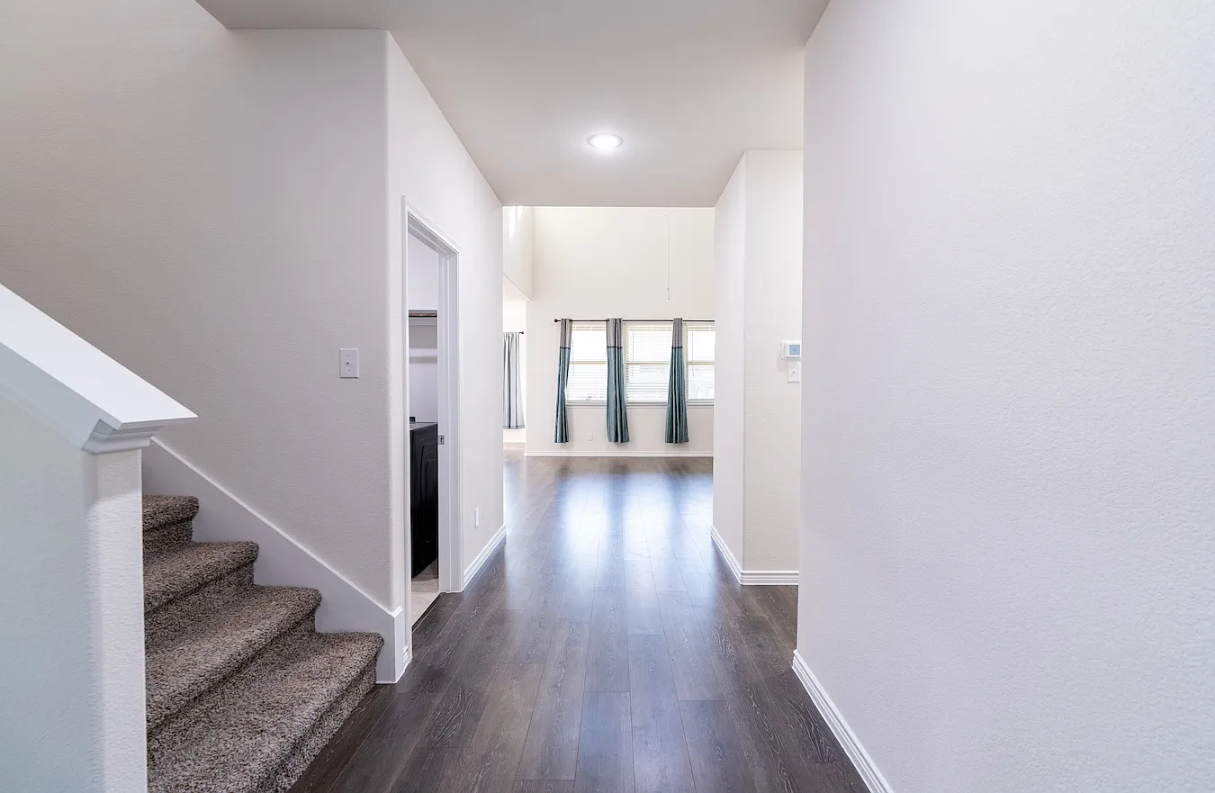 4 bed, 2349 sqft, $2,850 — Photo 3