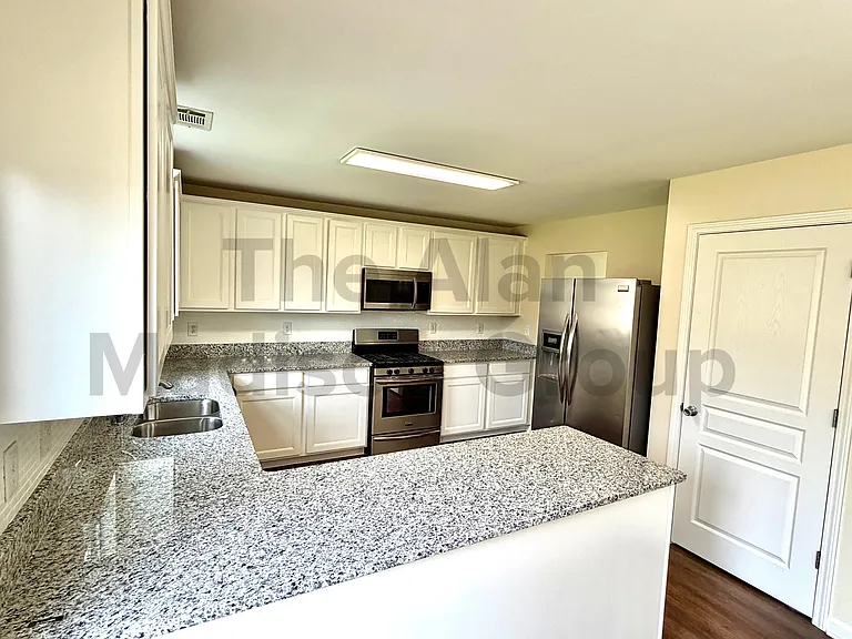151 Hidden Lake Cir — Photo 2