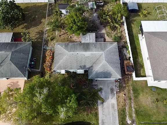 2nd image of 933 SW Liberty Avenue