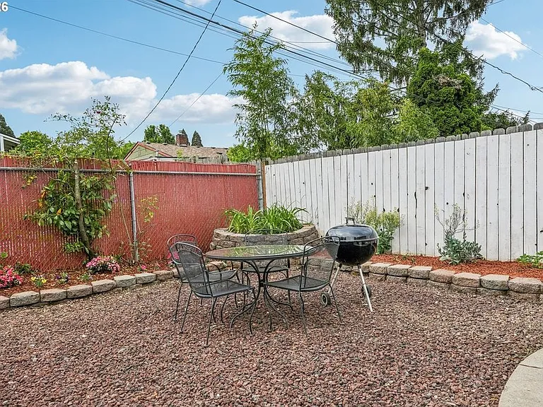 7918 SE Lincoln St — Photo 19