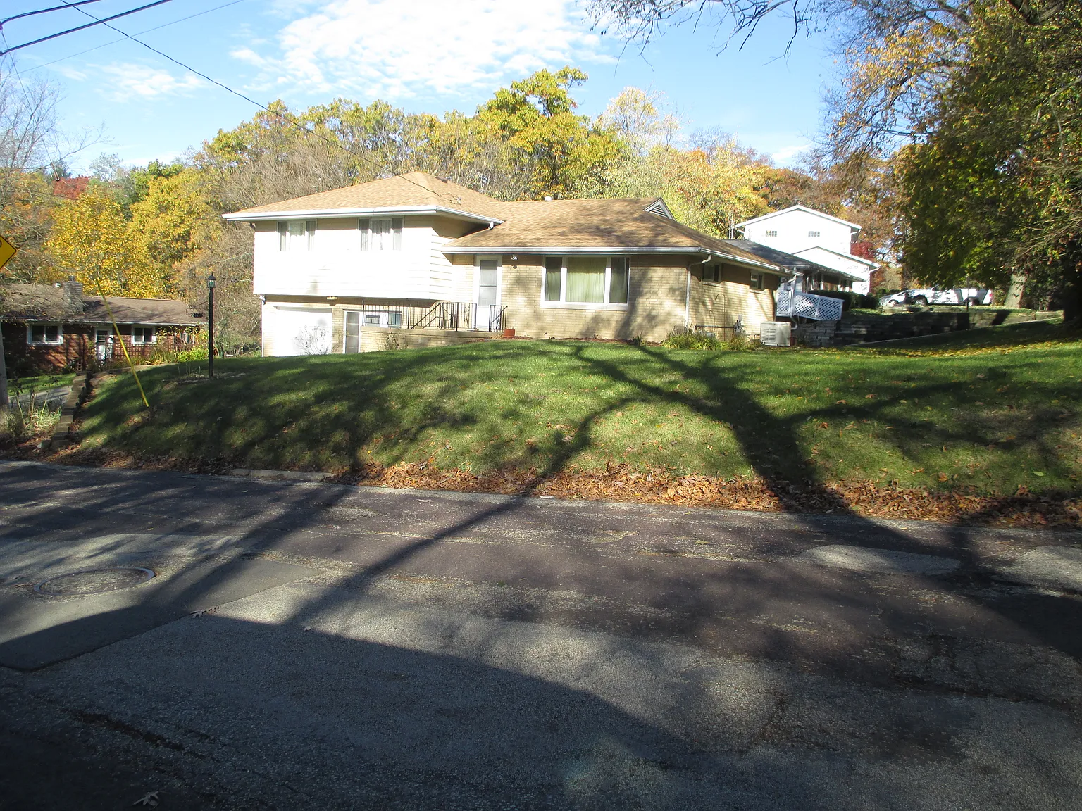 2423 E Grandview Ave photo 1