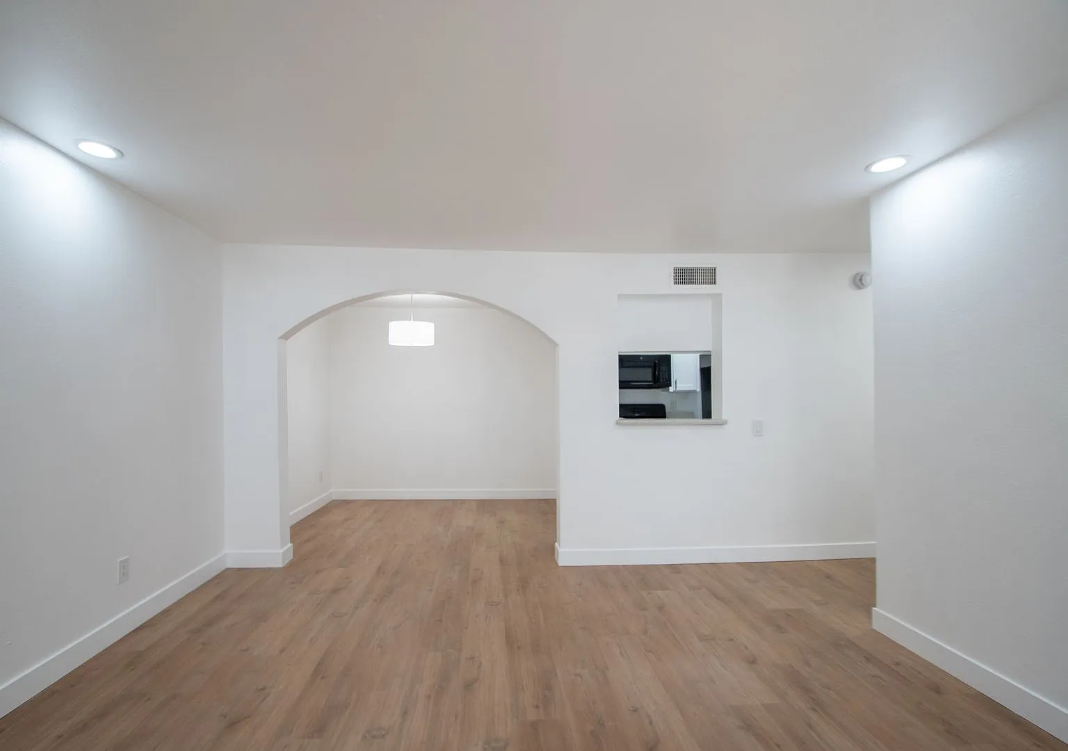 11035 Otsego St — Photo 2