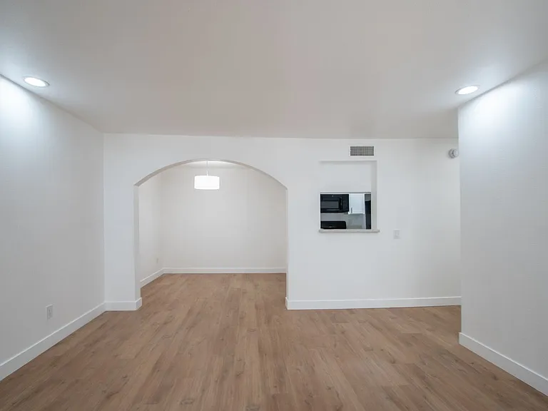 11035 Otsego St — Photo 16