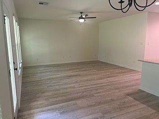 5th image of 41381 Rosewood Dr
