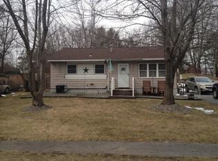 29 Van Wyck Dr, Poughkeepsie, NY 12601