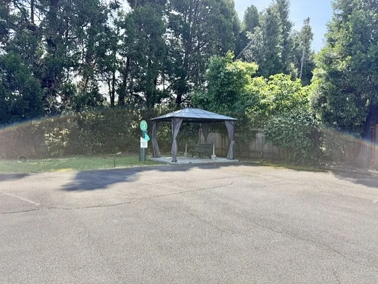 Hamlin Manor — Photo 18