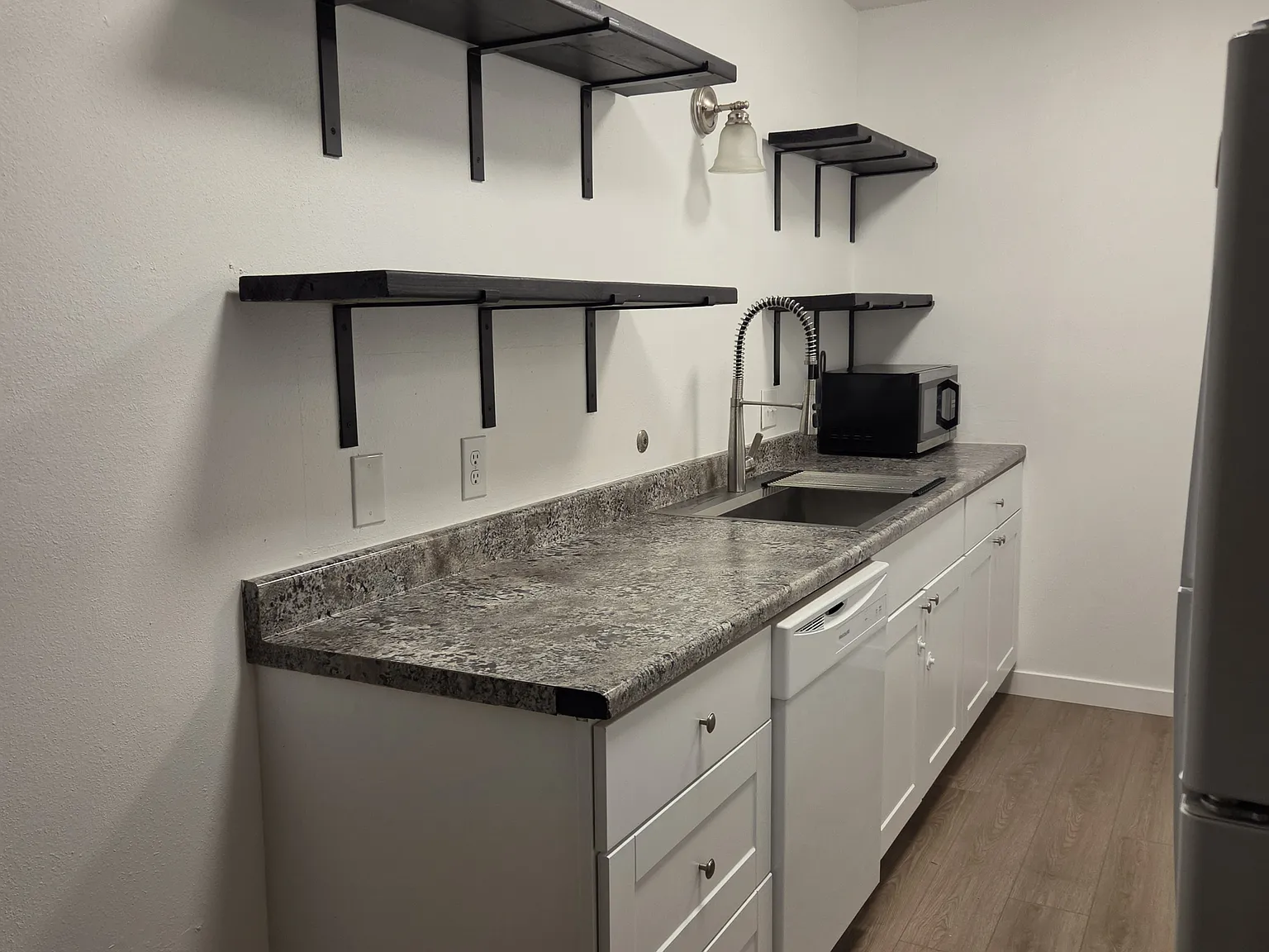 2 bed, 900 sqft, $2,200 — Photo 4