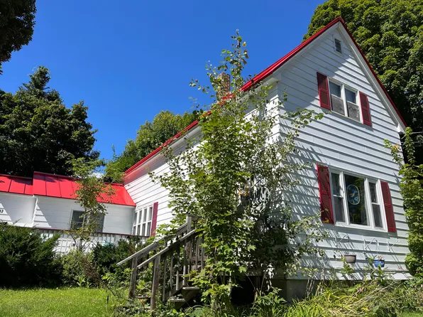32 Front St, 