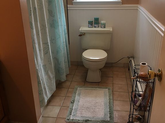 upstairs bathroom 