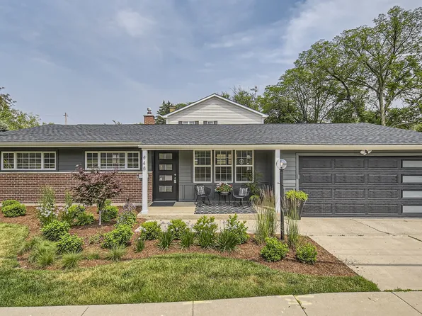 448 Ridge Ave, Clarendon Hills, IL 60514
