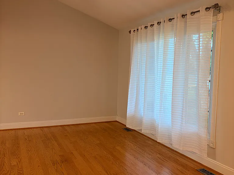 330 Heritage Pkwy — Photo 5