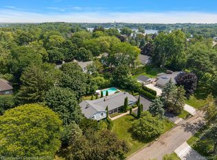 1631 Apple Ln, Bloomfield Hills, MI 48302
