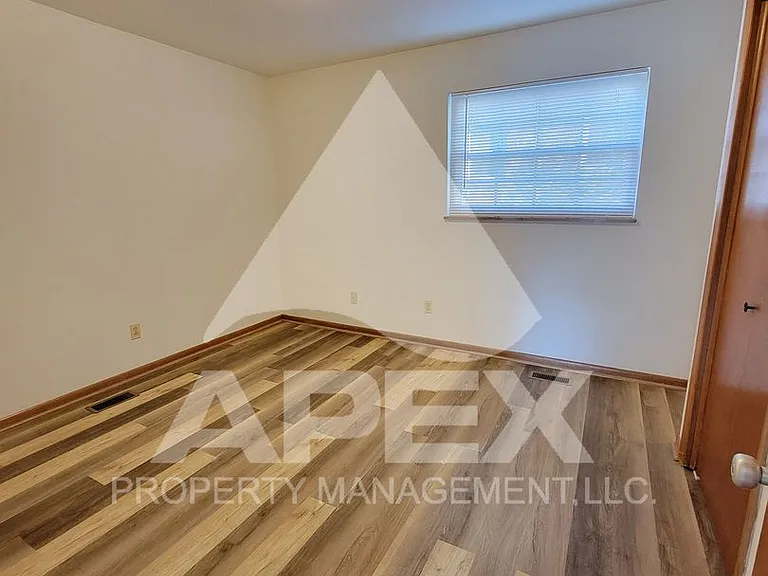 Elmwood Apartments — Photo 11