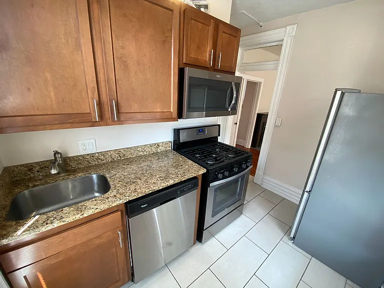 Worthington St 1445 HHR — Photo 4