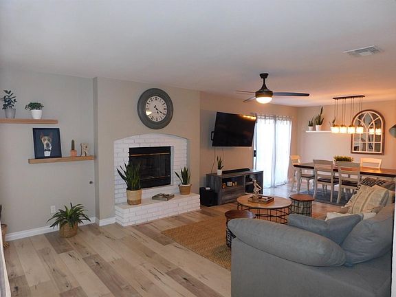 3rd image of 2031 E Cromwell Ave