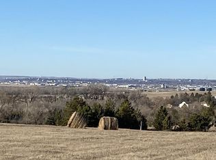 8733 Chestnut Ln, Bismarck, ND 58504