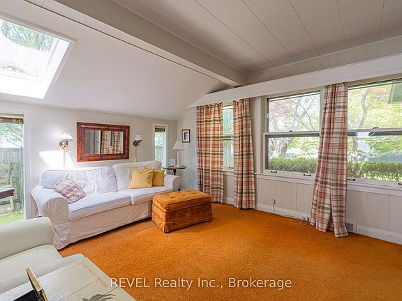 5th image of 2133 Macdonald Dr