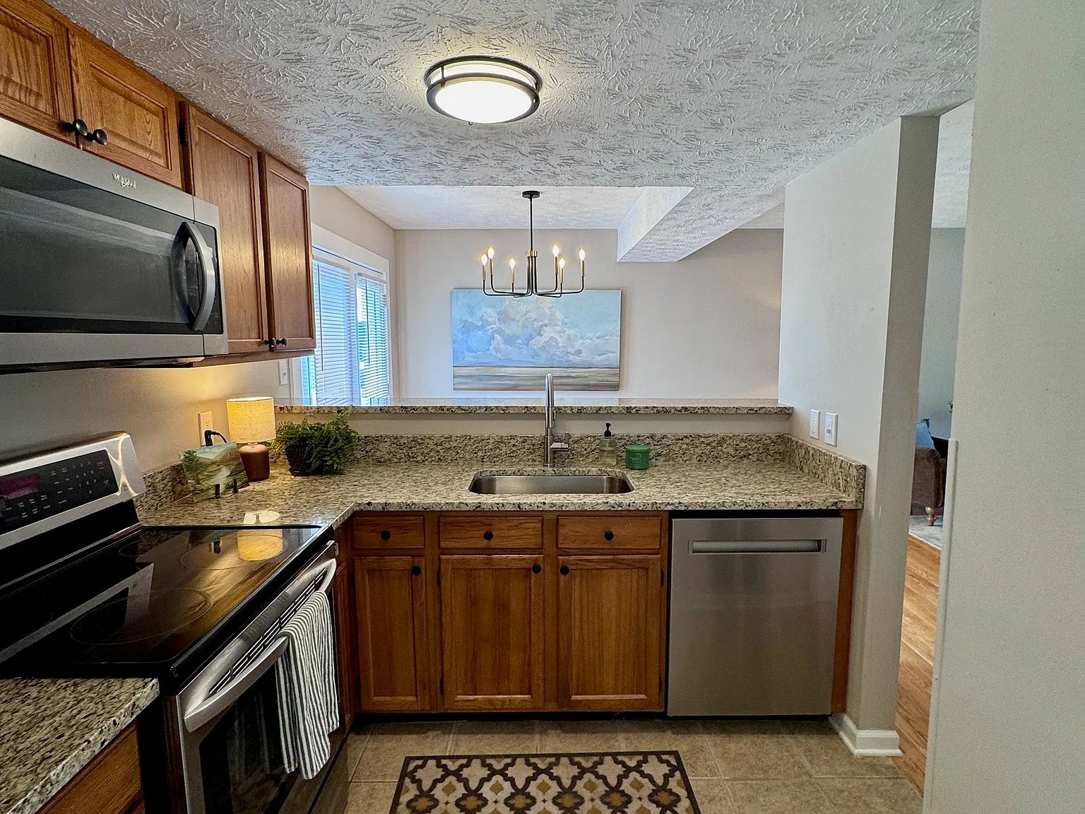 3 bed, 2.5 bath, 1248 sqft, $2,175 — Photo 4