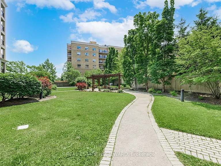 1 Maison Parc Ct #712 — Photo 33