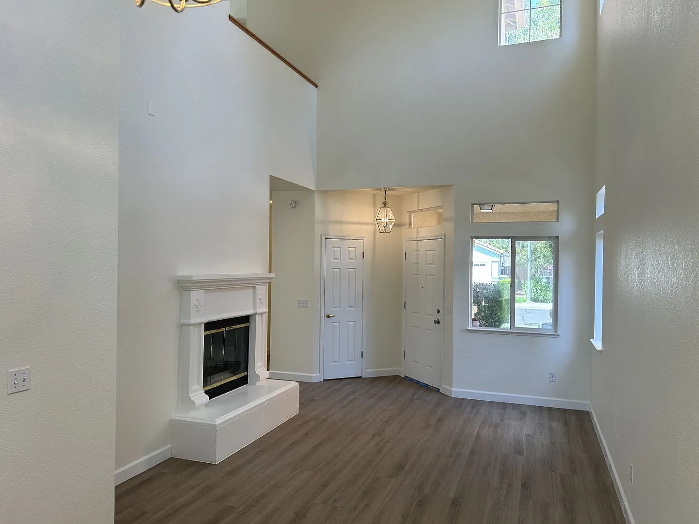 4 Bedroom, 2 Bath, 1992 Square Foot Home — Photo 4