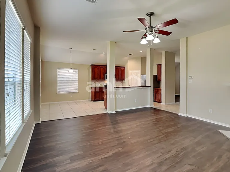 2113 Breezeway Ln — Photo 7